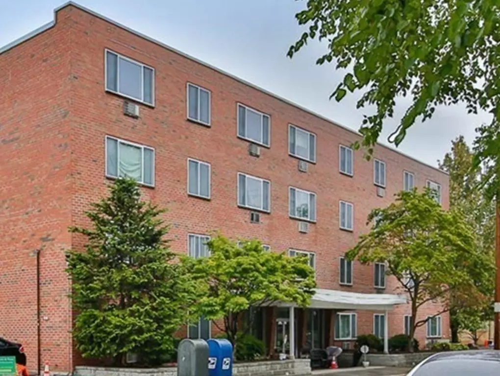 Brookline, MA 02446,50 Green St #209