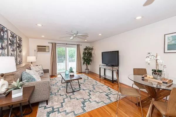 Brookline, MA 02446,50 Green St #209