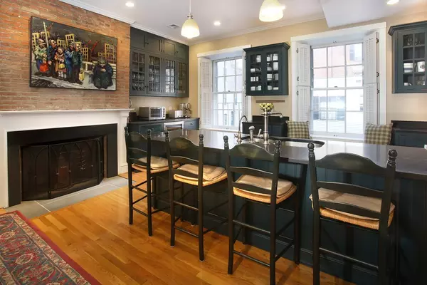 Boston, MA 02114,17 Joy St #3