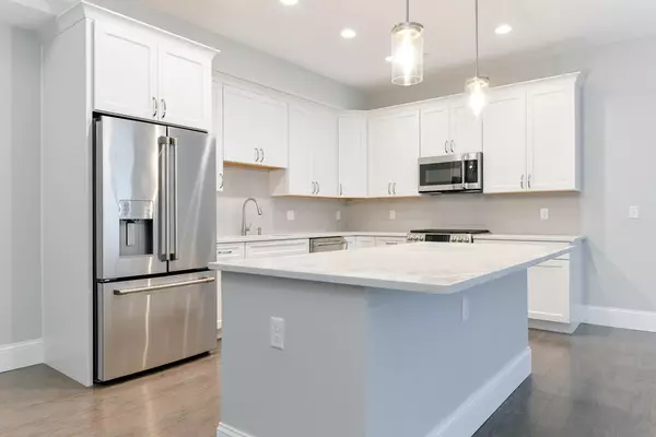 8 Sanborn St #1001, Reading, MA 01867