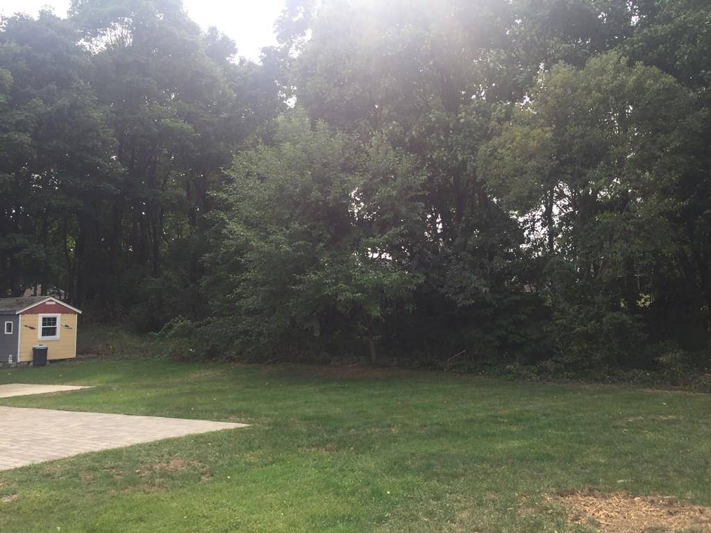 Wakefield, MA 01880,52 Court St