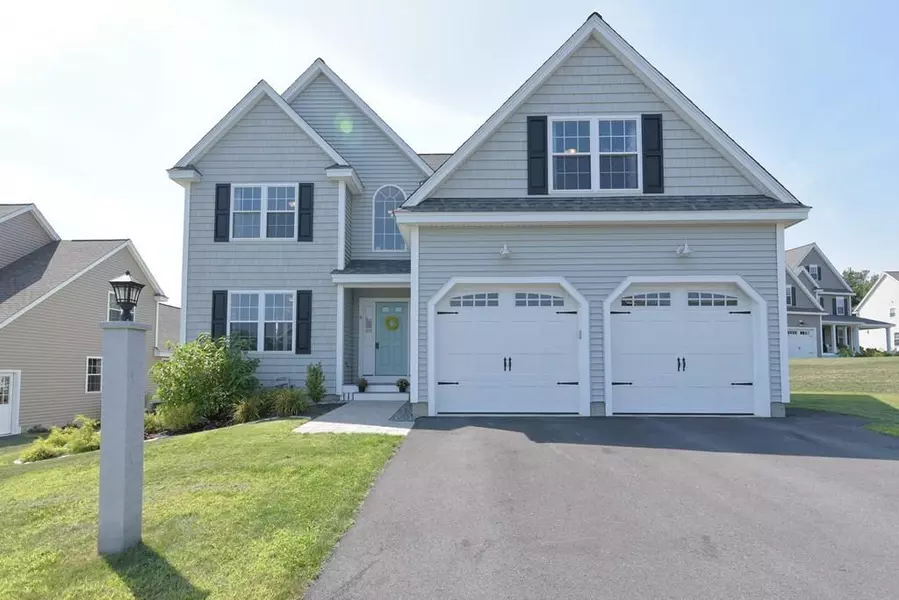 8 Poplar Hill Cir, Merrimac, MA 01860