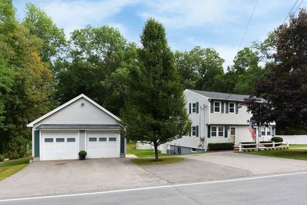 100 Sherburne Ave, Tyngsborough, MA 01879