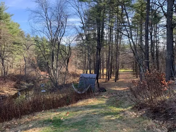 1160 Mammoth Rd, Pelham, NH 03076