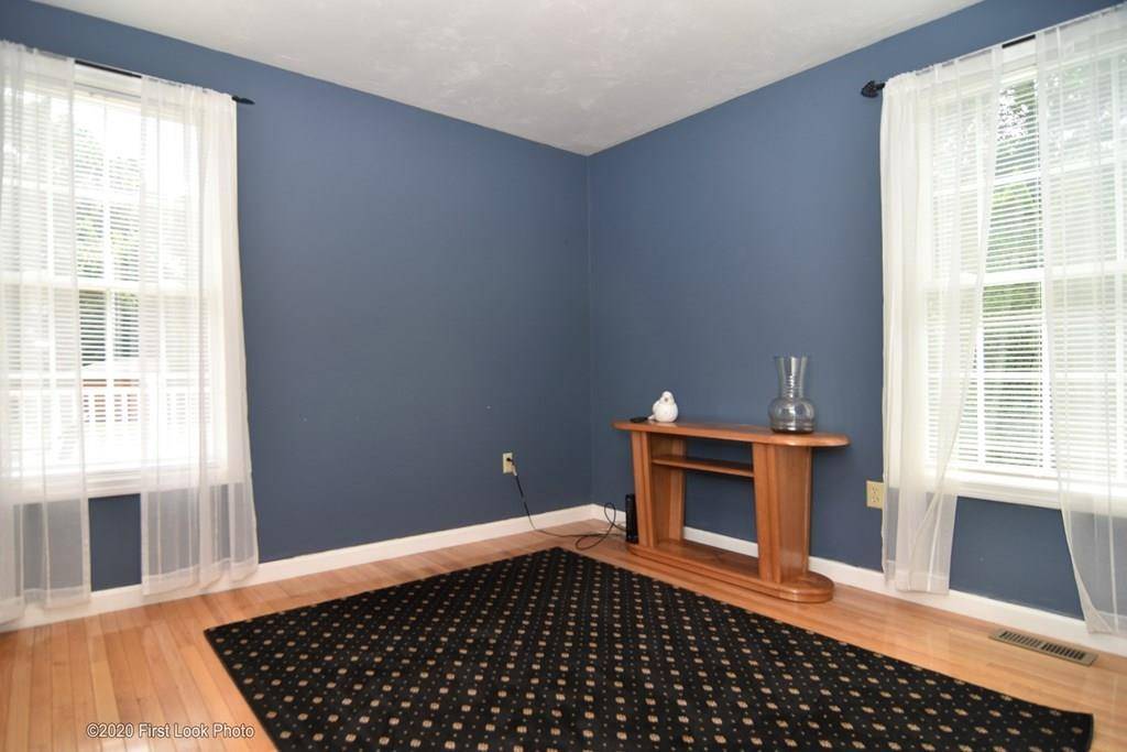 Seekonk, MA 02771,1039 Taunton Av