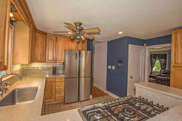 616 Cooley St, Springfield, MA 01128