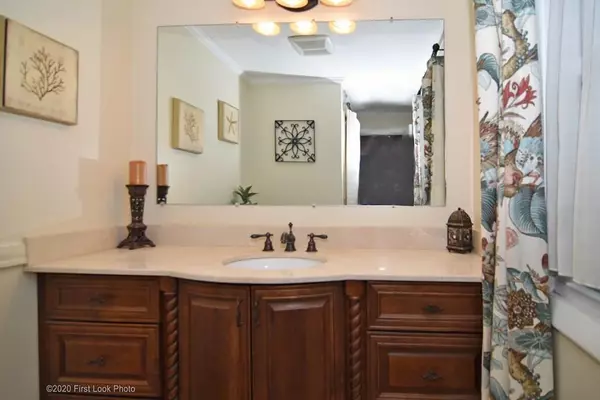 Seekonk, MA 02771,49 Sunset Dr