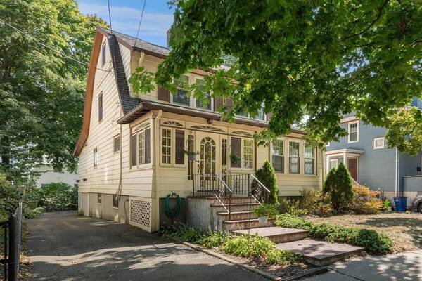 102 Mount Vernon St,  Arlington,  MA 02486