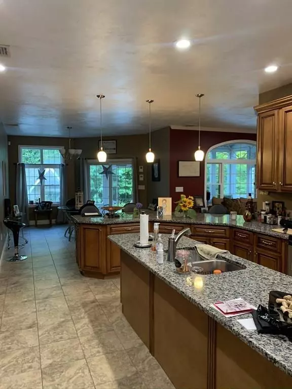 Acushnet, MA 02743,766 Main St