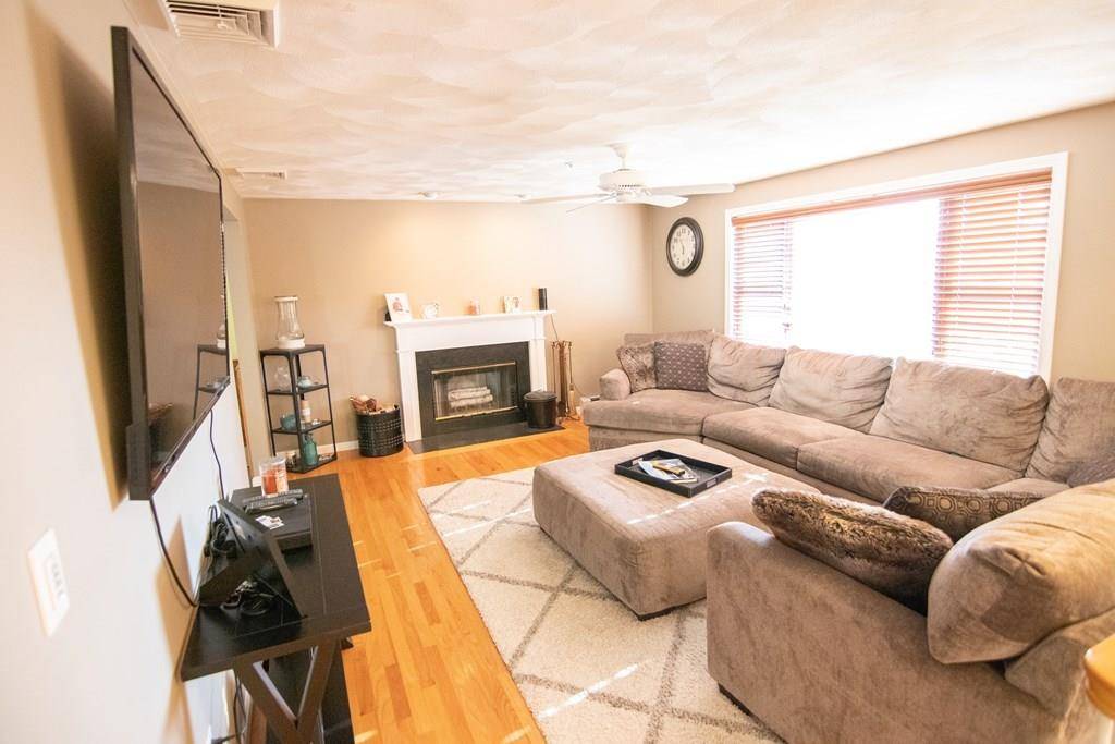 Wakefield, MA 01880,5 Galvin Circle (End)