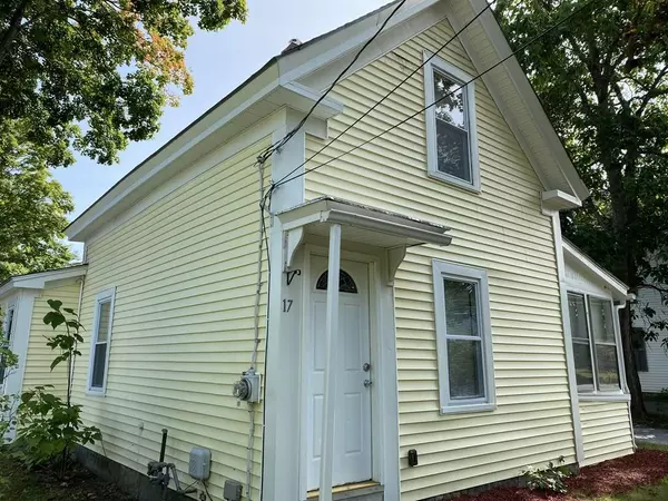 17 School St, Townsend, MA 01469