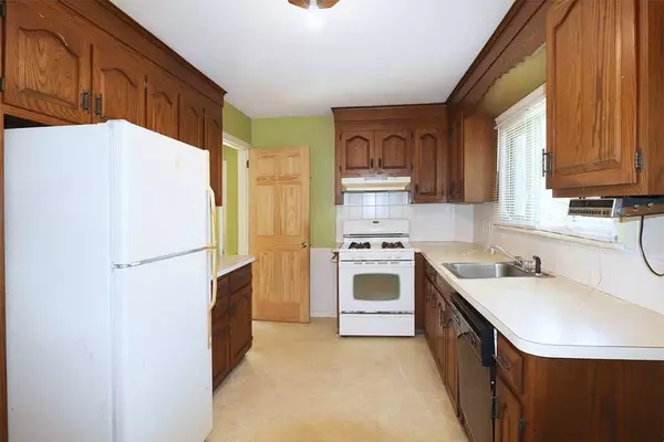 Springfield, MA 01118,17 Overlook Dr.