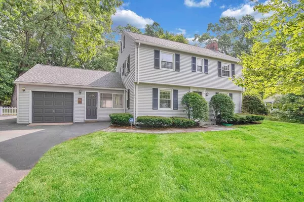 745 Plumtree Rd, Springfield, MA 01118