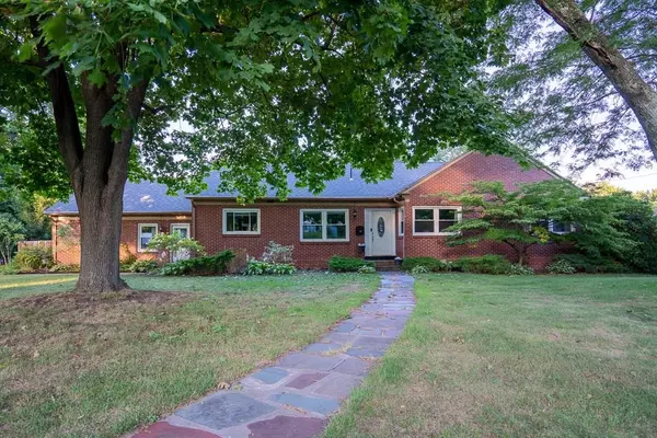 93 Emerson St, Springfield, MA 01118