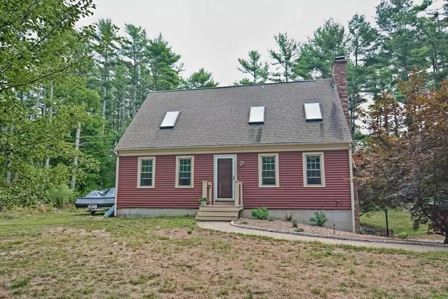 62 Wareham St, Carver, MA 02330