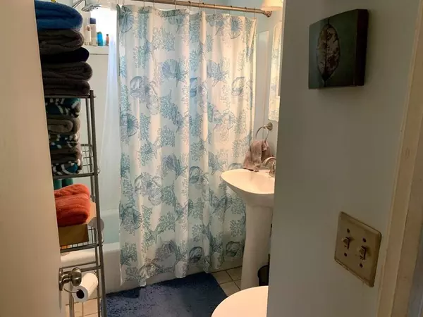 Springfield, MA 01118,305 Surrey Rd