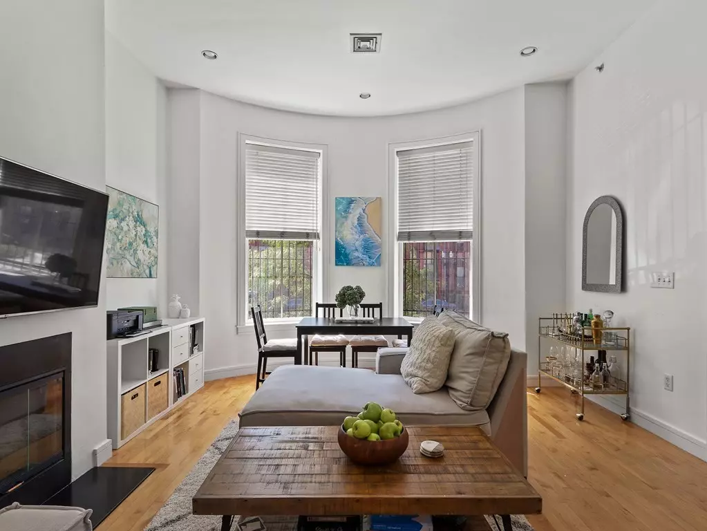 Boston, MA 02118,684 Massachusetts Ave #2