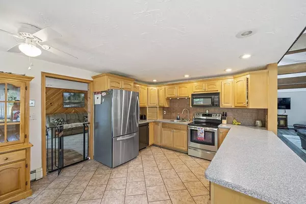 Halifax, MA 02338,19 Plymouth St