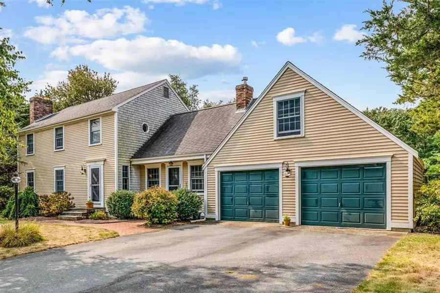 17 Hitching Post Road, Mattapoisett, MA 02739