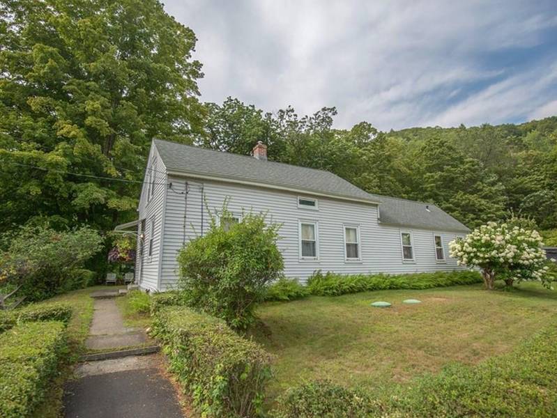 1099 Huntington Road, Russell, MA 01071