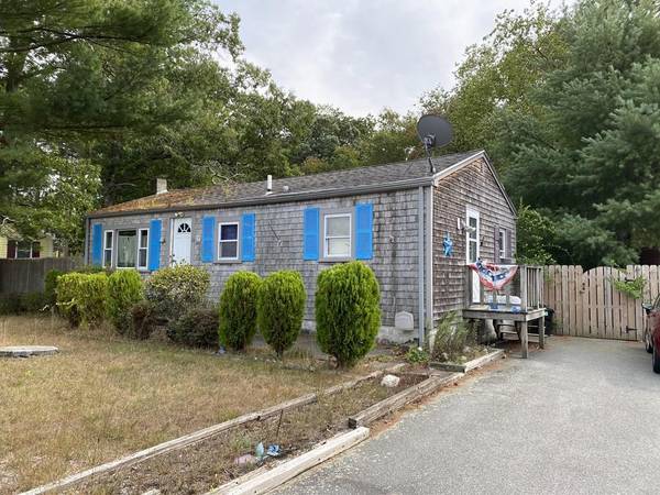 61 Chipaway Rd, Freetown, MA 02717