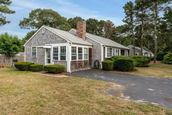 8 Meadowbrook Rd, Yarmouth, MA 02673
