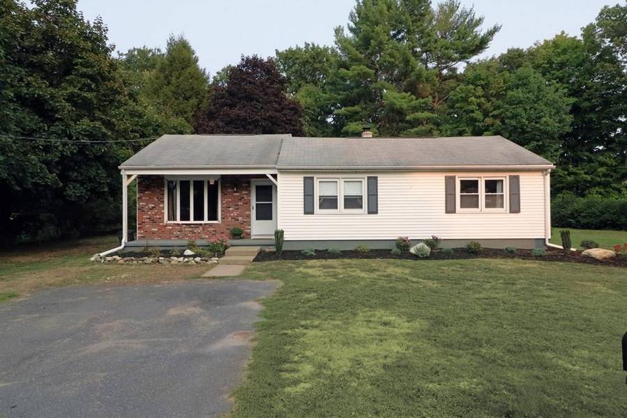 4 Ken Ln, Granby, MA 01033