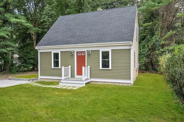 4 Upton St, Hanson, MA 02341