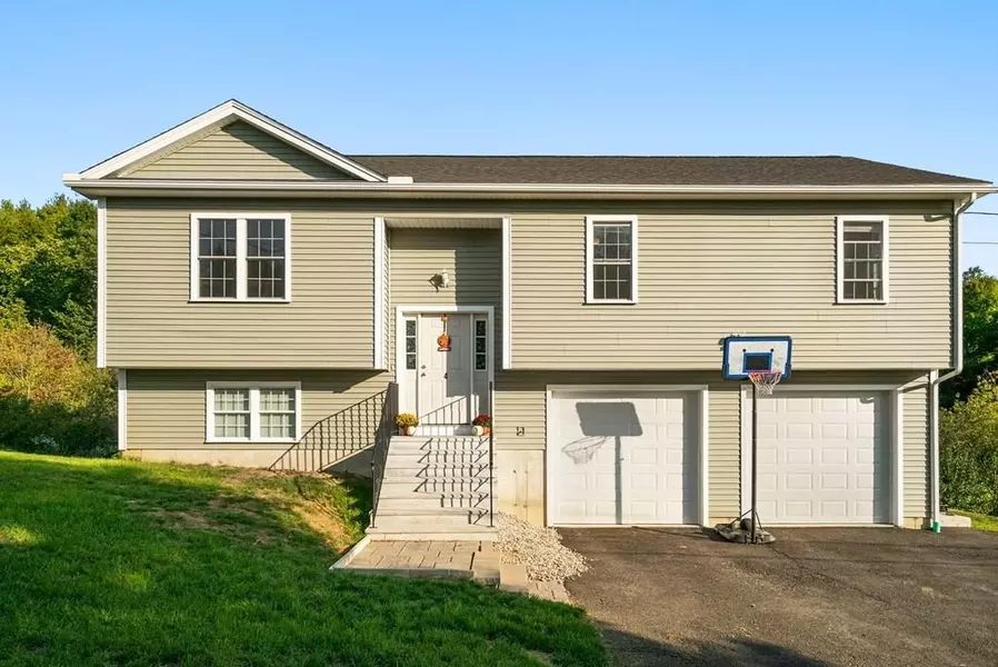 4 Valley View Dr, Spencer, MA 01562