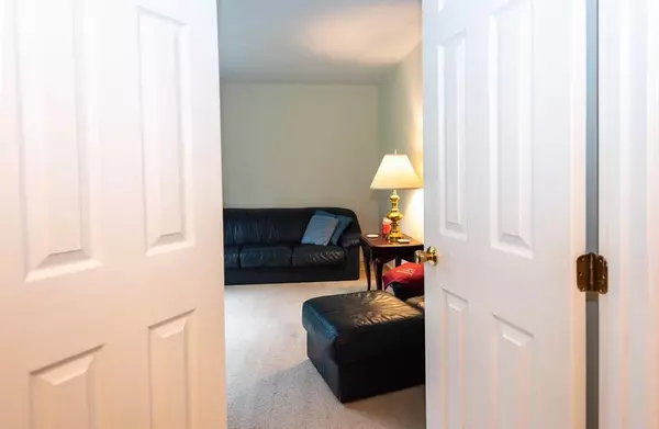 Ipswich, MA 01938,1 Fox Run Rd