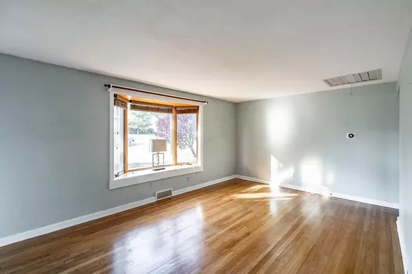 Springfield, MA 01118,16 Loretta St