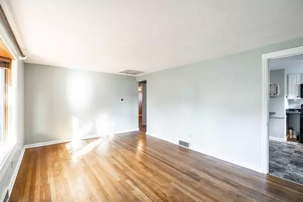 Springfield, MA 01118,16 Loretta St