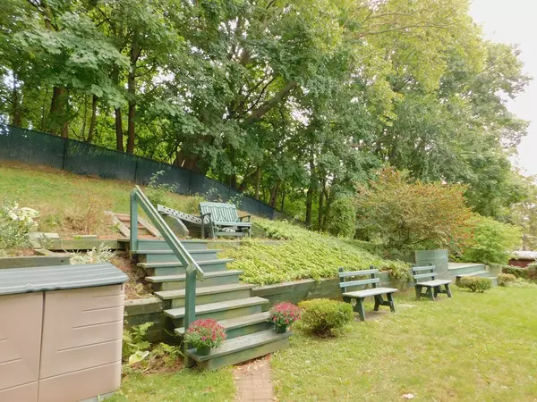 Springfield, MA 01108,69 Palmer Ave