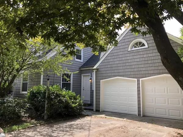 24 Chestnut St, Dartmouth, MA 02748