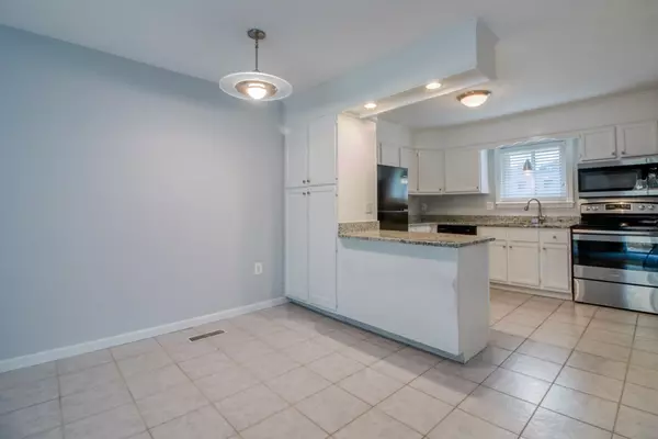 Agawam, MA 01001,214 Beekman Dr #214