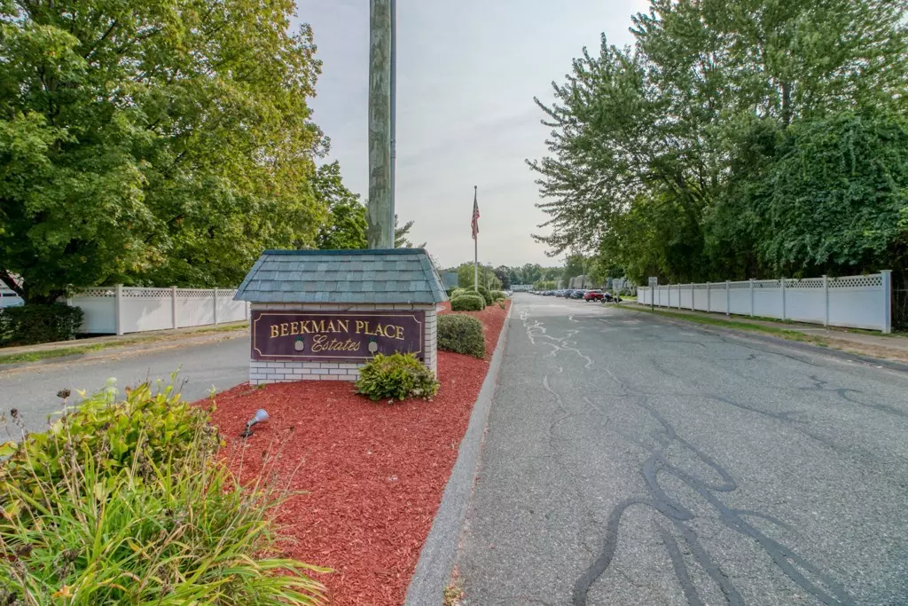 Agawam, MA 01001,214 Beekman Dr #214