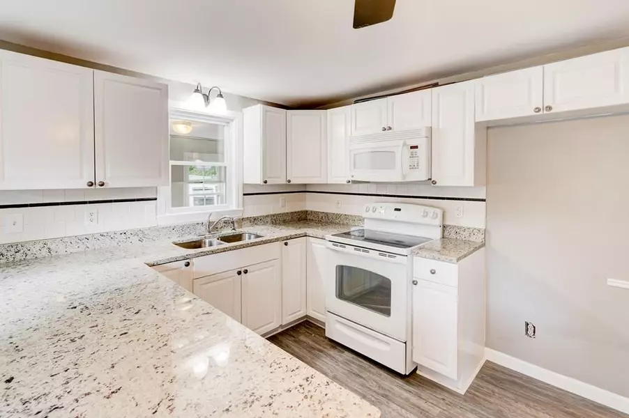 91 Mack Rd, Fitchburg, MA 01420