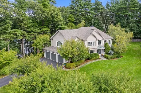 7 Pettee's Pond Lane, Walpole, MA 02081