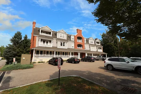 1732 Main St #202, Concord, MA 01742