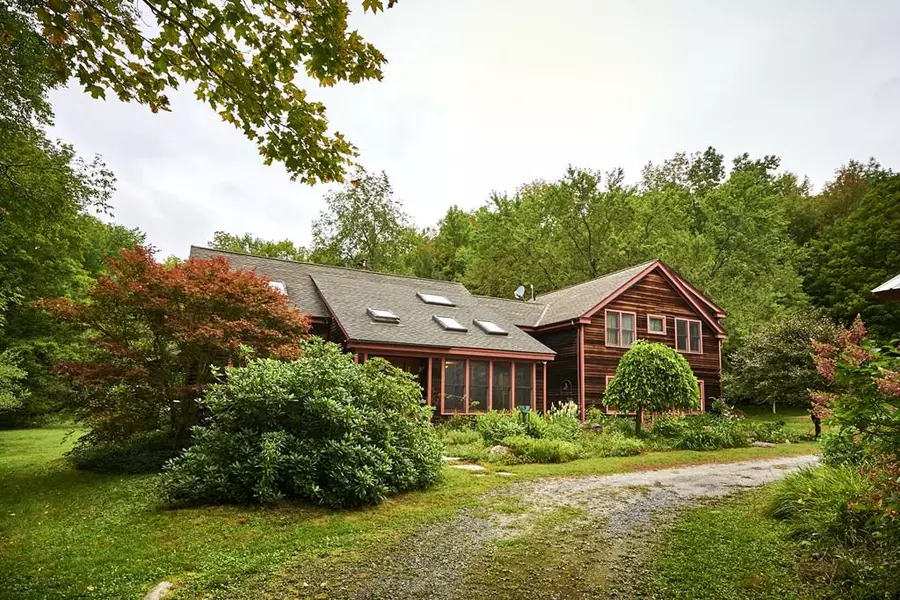 11 Swift River Rd, Cummington, MA 01026