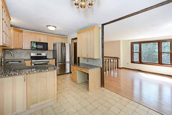 Townsend, MA 01469,10 Spruce St