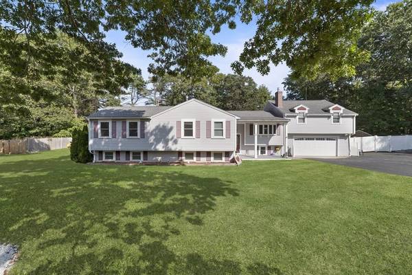 31 Forest St, Carver, MA 02330