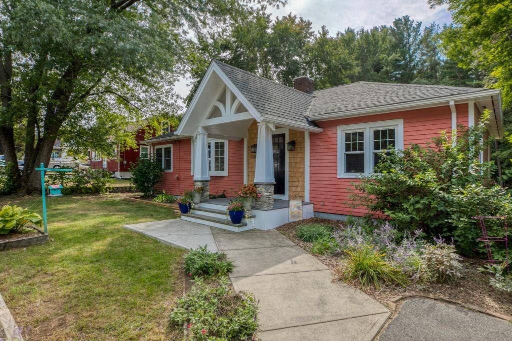 South Hadley, MA 01075,20 Sunset Ave