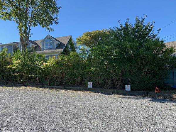 566 Commercial St, Provincetown, MA 02657