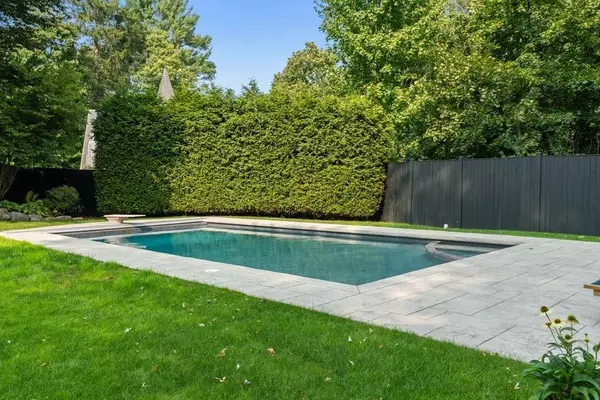 Wellesley, MA 02481,5 Cliff Road