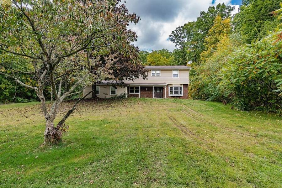 488 Blandford Rd, Russell, MA 01071