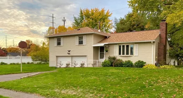 25 Wrenwood Lane, Agawam, MA 01001