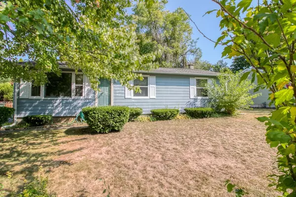 61 Ramblewood Dr, Springfield, MA 01118