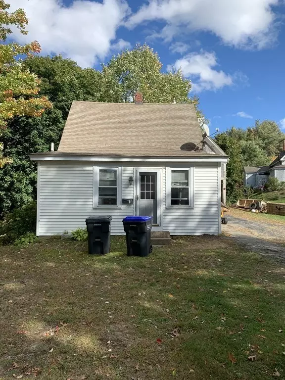 10 School St, Templeton, MA 01468