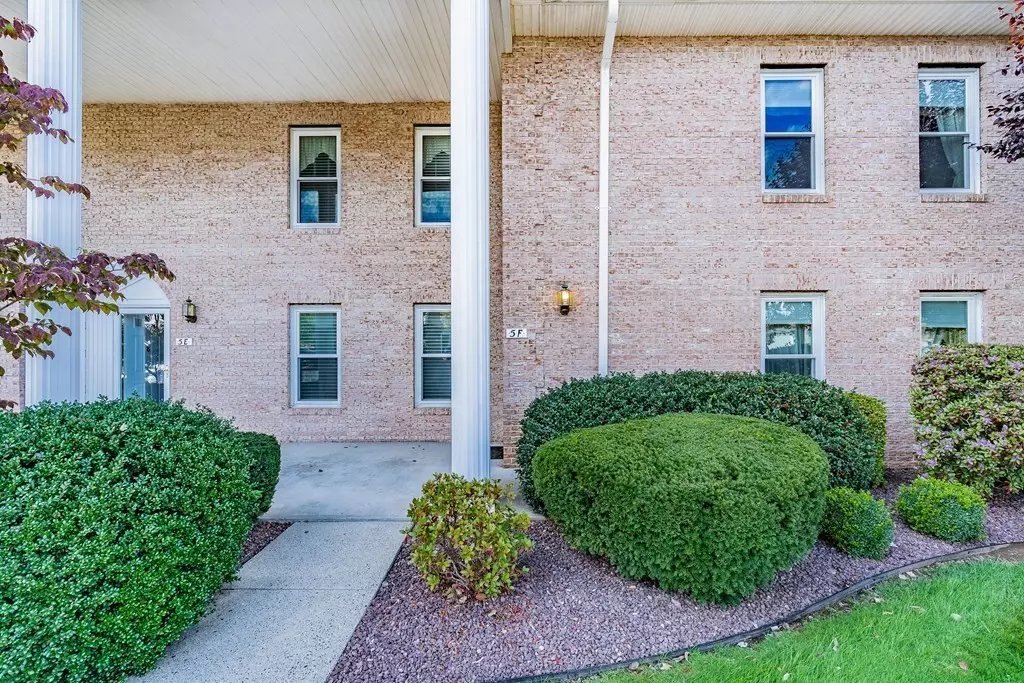 Agawam, MA 01001,5 Castle Hill Rd #F